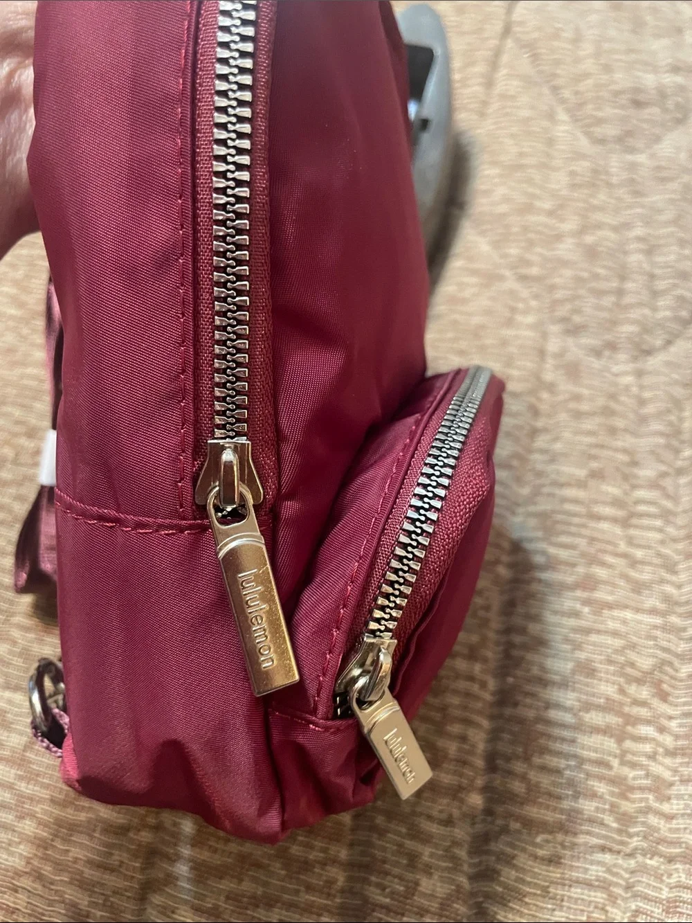 Lululemon everywhere small sling bag burgundy